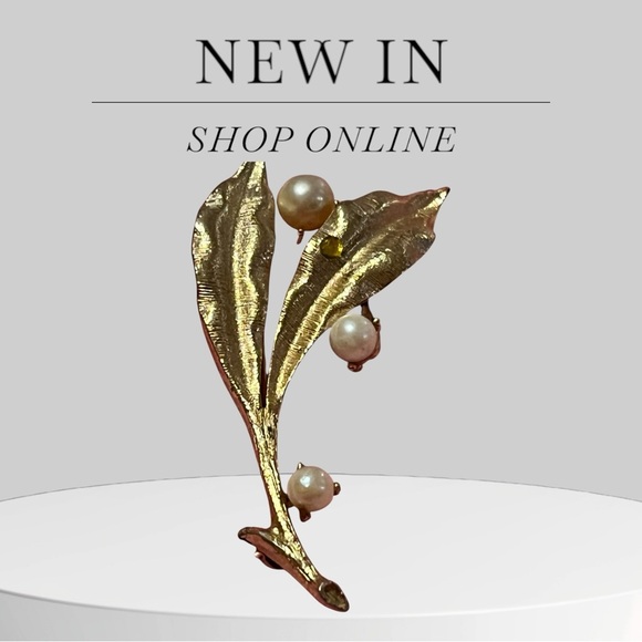 Elegant Gold Brooch Set with Pearls - Picture 5 of 14